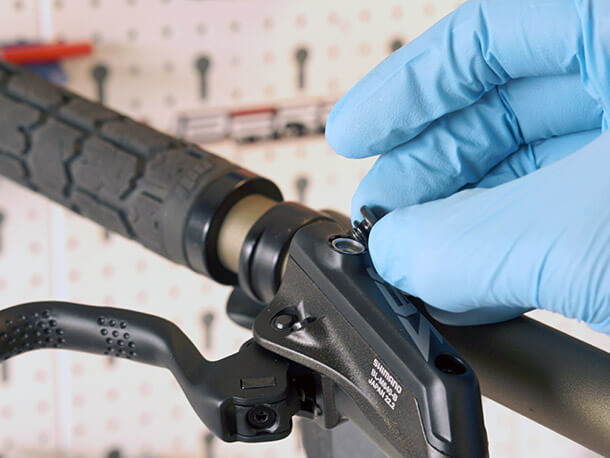 Shimano M596 Lever/Master Cylinder Bleed Port & the Epic Bleed Solutions bleed adaptor/funnel