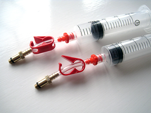 Avid bleed kit syringes and adaptors