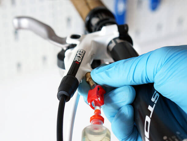 Removing Avid Elixir R brake lever bleed syringe