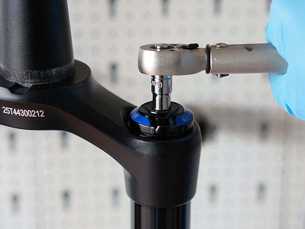 Removing the compression mode adjuster knob of black RockShox Pike RCT3 suspension fork